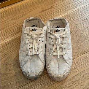 Nike Woman’s Court Legacy Mules